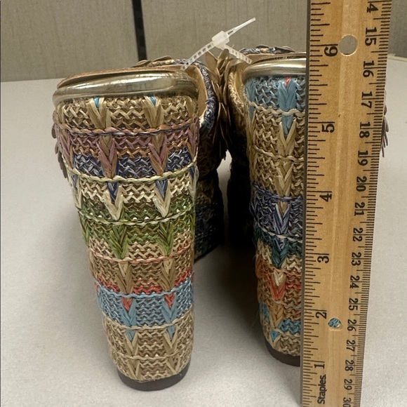 Azalea Wang Moyna Floral Embellished Platform Wedge Sandals Size 7.5 NWOB - Picture 5 of 11